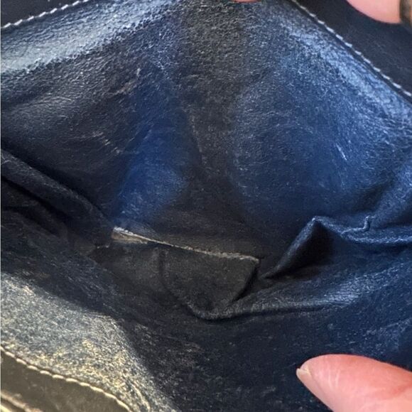 Gucci Black and Gray Crossbody Bag with Signature GG Pattern - Picture 8 of 13